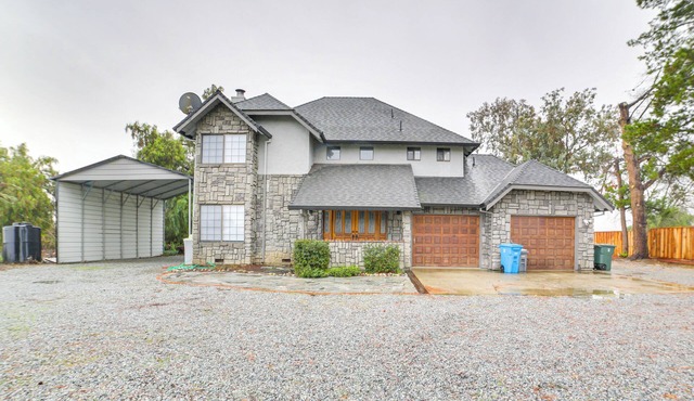 Pet-Friendly Hollister Getaway w/Grill!