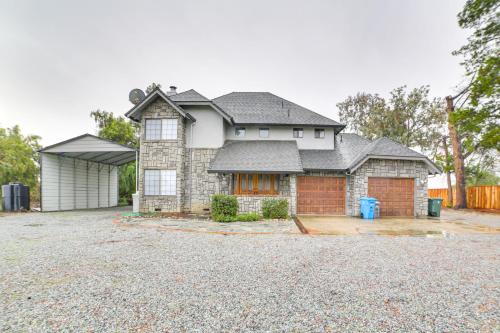 Pet-Friendly Hollister Getaway with Grill!