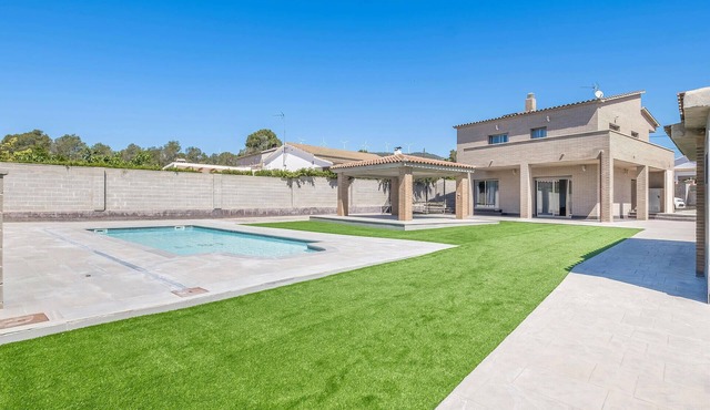 Pet friendly home in Cabra del Camp