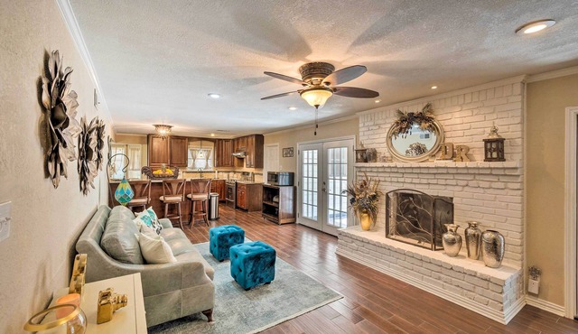 Pet-Friendly Home ~ 6 Mi to Downtown Fort Worth!