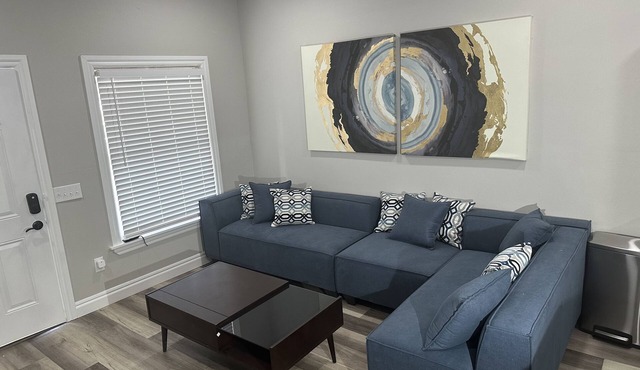 Pet friendly home; adjustable beds; near shopping and restaurants