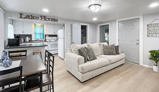 Pet Friendly Home by Lake Shawnee!