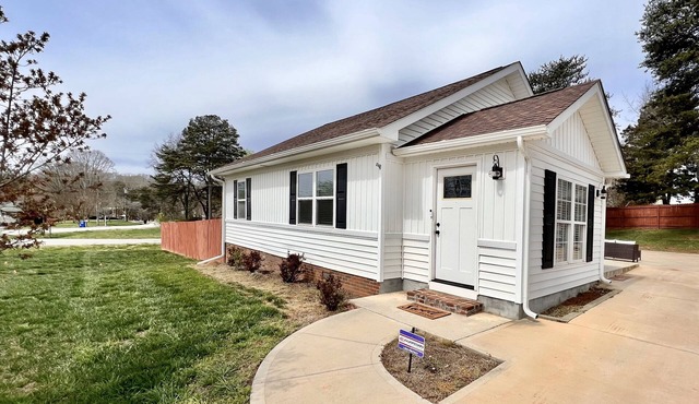 Pet Friendly Home Close To Lake Norman 3BR/2BA Newly Renovated MUST SEE!