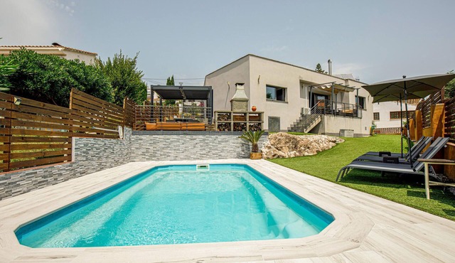 Pet friendly home in Santa Susanna