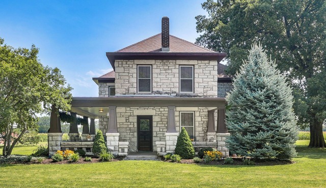 Pet-Friendly Home: Grill & Fire Pit in Manhattan