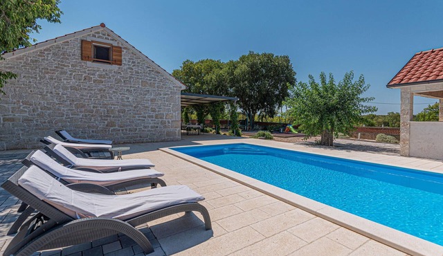 Pet friendly home in Pakovo Selo