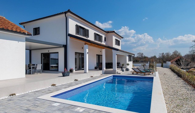 Pet friendly home in Pakovo Selo
