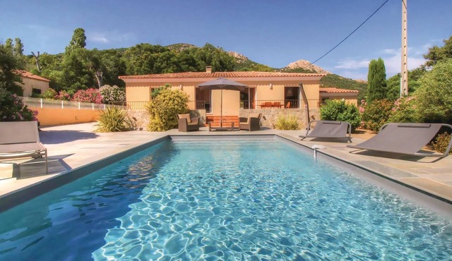 Pet friendly home in Algajola