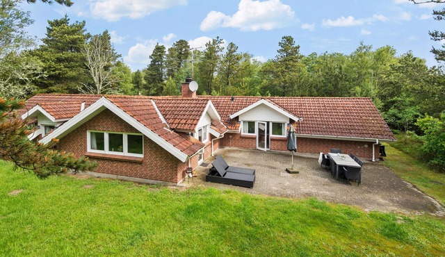Pet friendly home in Blåvand with sauna