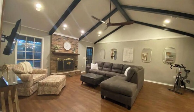 Pet Friendly! Home in Brandon SW