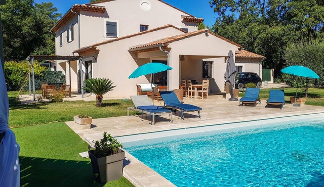 Pet friendly home in Callian