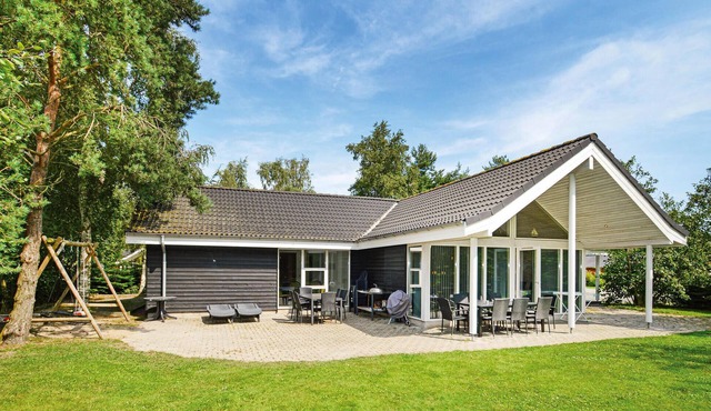 Pet friendly home in Væggerløse with sauna