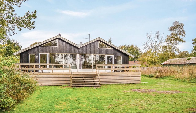 Pet friendly home in Ebeltoft with sauna