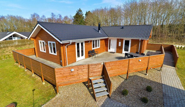 Pet friendly home in Fårvang with swimming pool