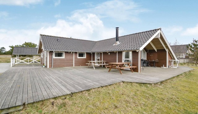 Pet friendly home in Fanø with sauna