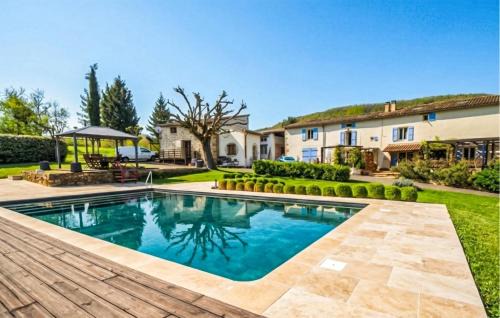 Pet Friendly Home In Saint-Benoît