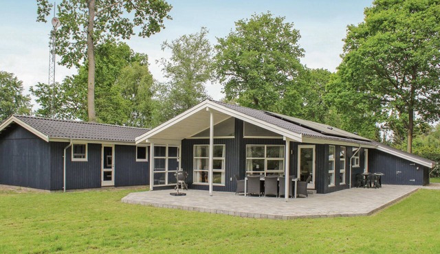 Pet friendly home in Glesborg with sauna