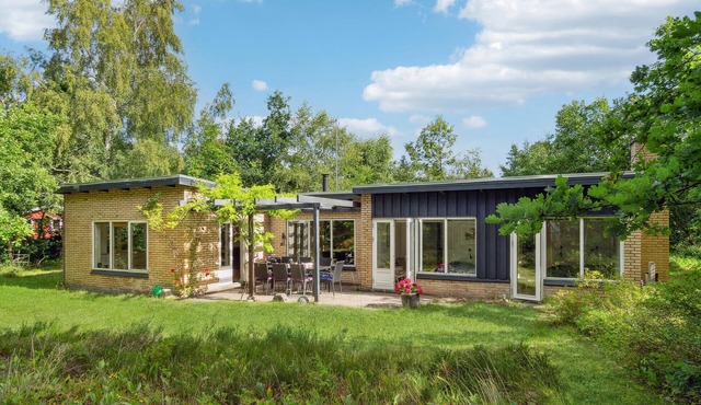 Pet friendly home in Glesborg with WiFi