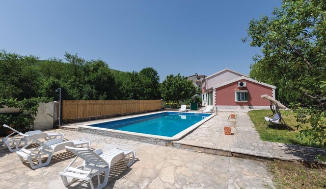 Pet friendly home in Gizdavac