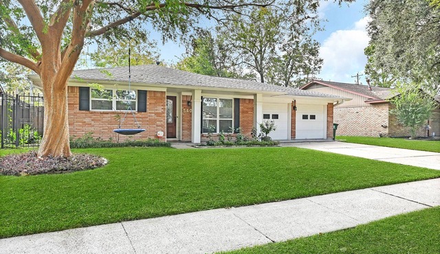 Pet Friendly Home in Garden Oaks/Forest Oak area Lrg 4 Bedroom Home