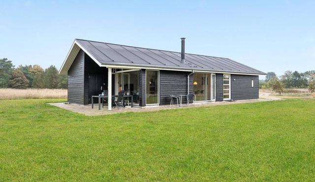 Pet friendly home in Grenaa with WiFi