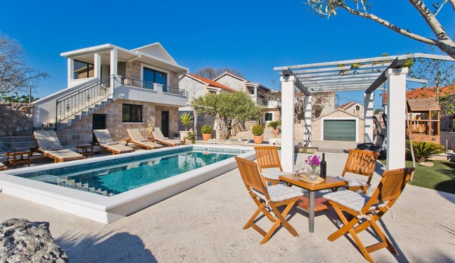 Pet friendly home in Bogomolje