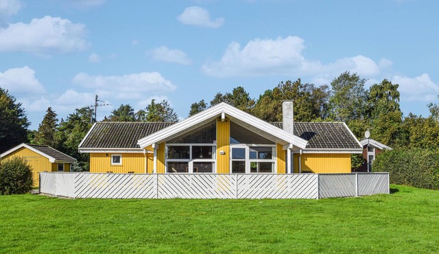 Pet friendly home in Humble with WiFi