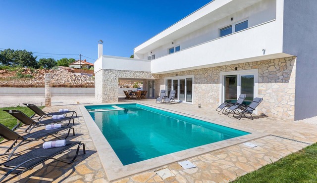 Pet friendly home in Jursici