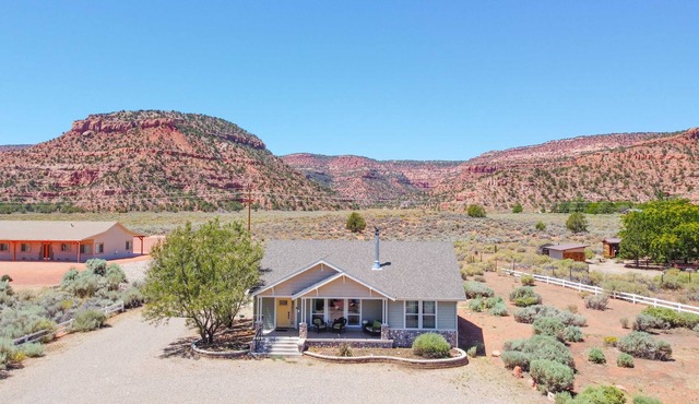 Pet-Friendly Home in Kanab with red rock views.