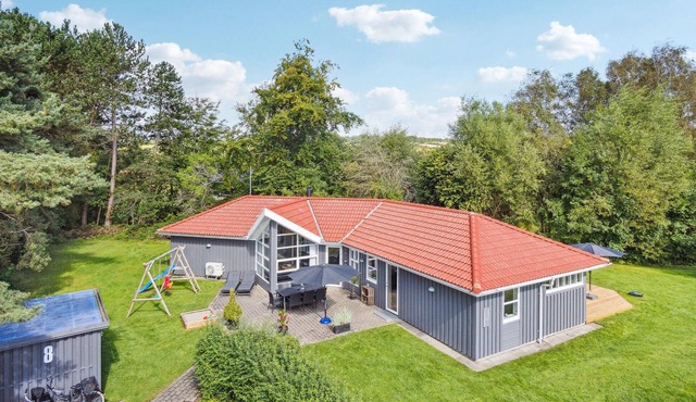 Pet friendly home in Knebel with WiFi