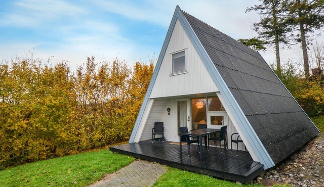 Pet friendly home in Knebel with WiFi