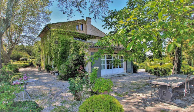 Pet friendly home in Lagnes with sauna