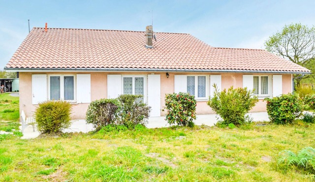 Pet friendly home in Langon with WiFi