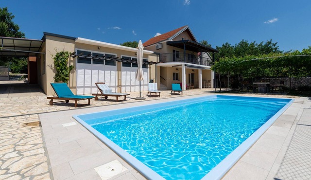 Pet friendly home in Obrovac