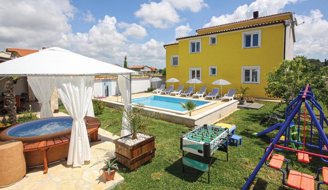 Pet friendly home in Pula with sauna