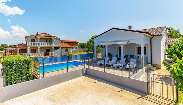 Pet friendly home in Pula