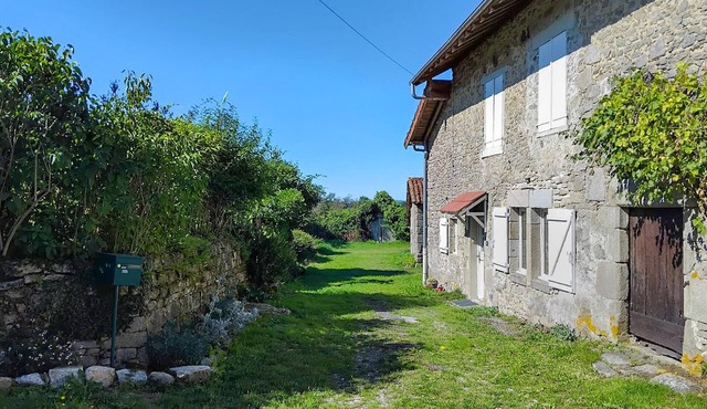 Pet friendly home in Royères with WiFi