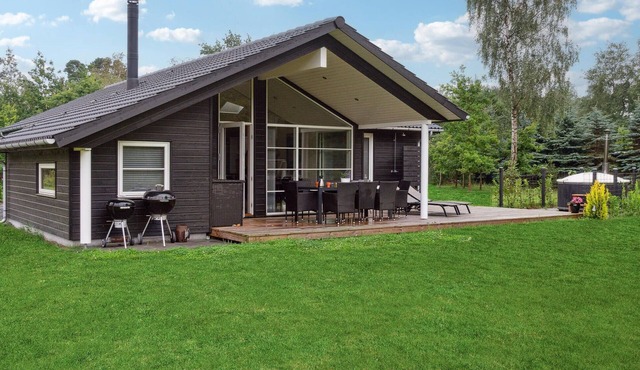 Pet friendly home in Rødby with kitchen