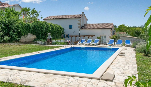 Pet friendly home in Ruzici