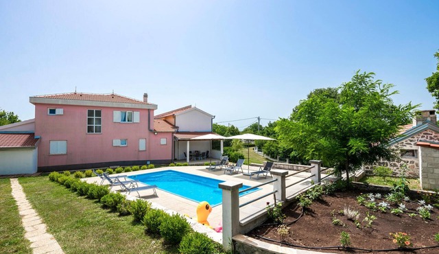 Pet friendly home in Studenci