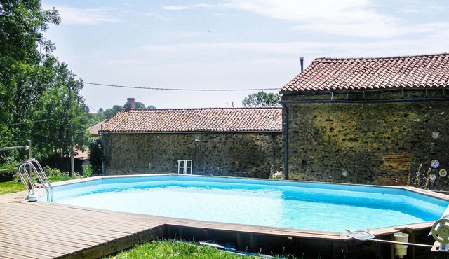 Pet friendly home in Scillé with private swimming pool, can be inside or outside