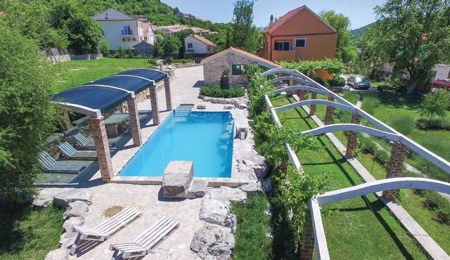 Pet friendly home in Sinj with sauna