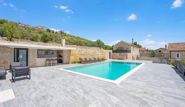 Pet friendly home in Skradin