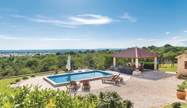 Pet friendly home in Trbounje with sauna
