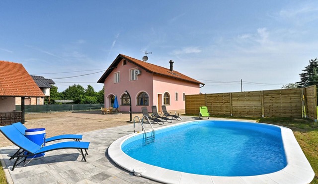 Pet friendly home in Turnisce