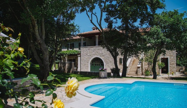 Pet friendly home in Tinjan