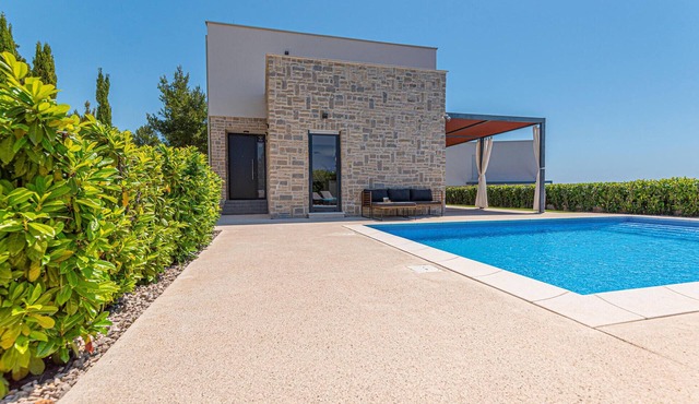 Pet friendly home in Tribunj