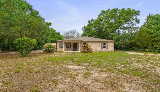 Pet friendly home in the heart of Crestview