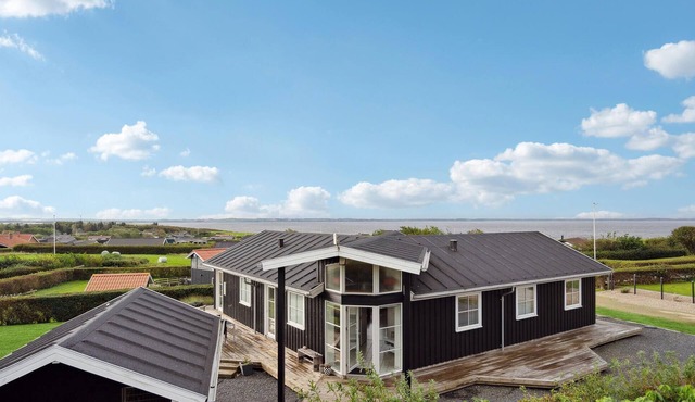 Pet friendly home in Vinderup with sauna