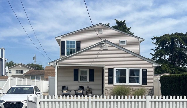 Pet friendly home located just 5 houses from the Delaware Bay
